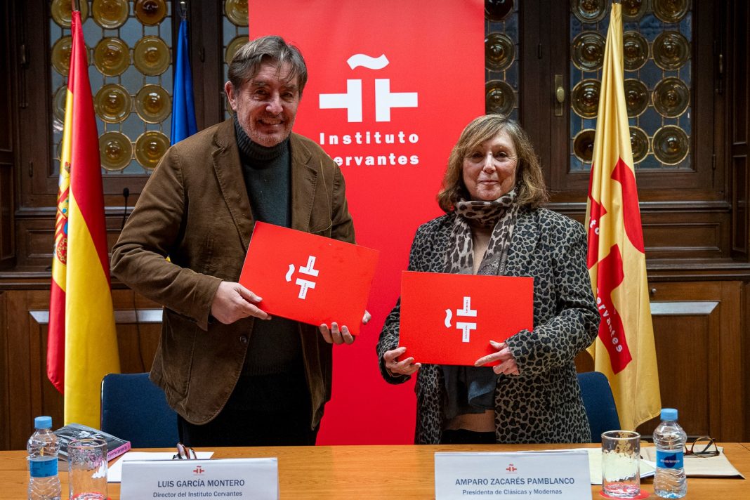 El director del Instituto Cervantes, Luis García Montero, y la presidenta de la asociación Clásicas y Modernas, Amparo Zacarés